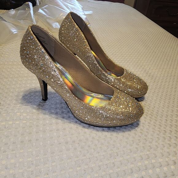 SILVER SLIPPER EUC WOMEN'S SIZE 8 M MIRAGE BLING FASHION PUMPS HEEL SHOES - Picture 1 of 9